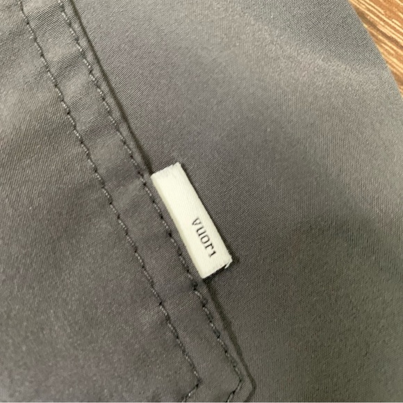 Vuori Mens kore gray lined drawstring shorts M - Picture 8 of 9